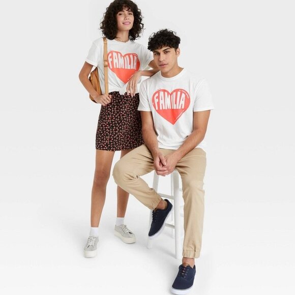 Adult Gender Inclusive Familia Short Sleeve T-Shirt Medium - Picture 2 of 4